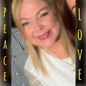 Meet your Posher Ambassadors Level II Giz 5 Stars 🌟🌟🌟🌟🌟